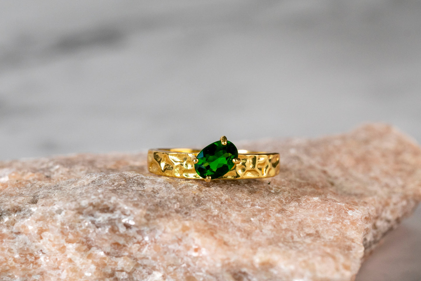 Artisanal Diopside Solitaire in Faceted 18K Gold Band