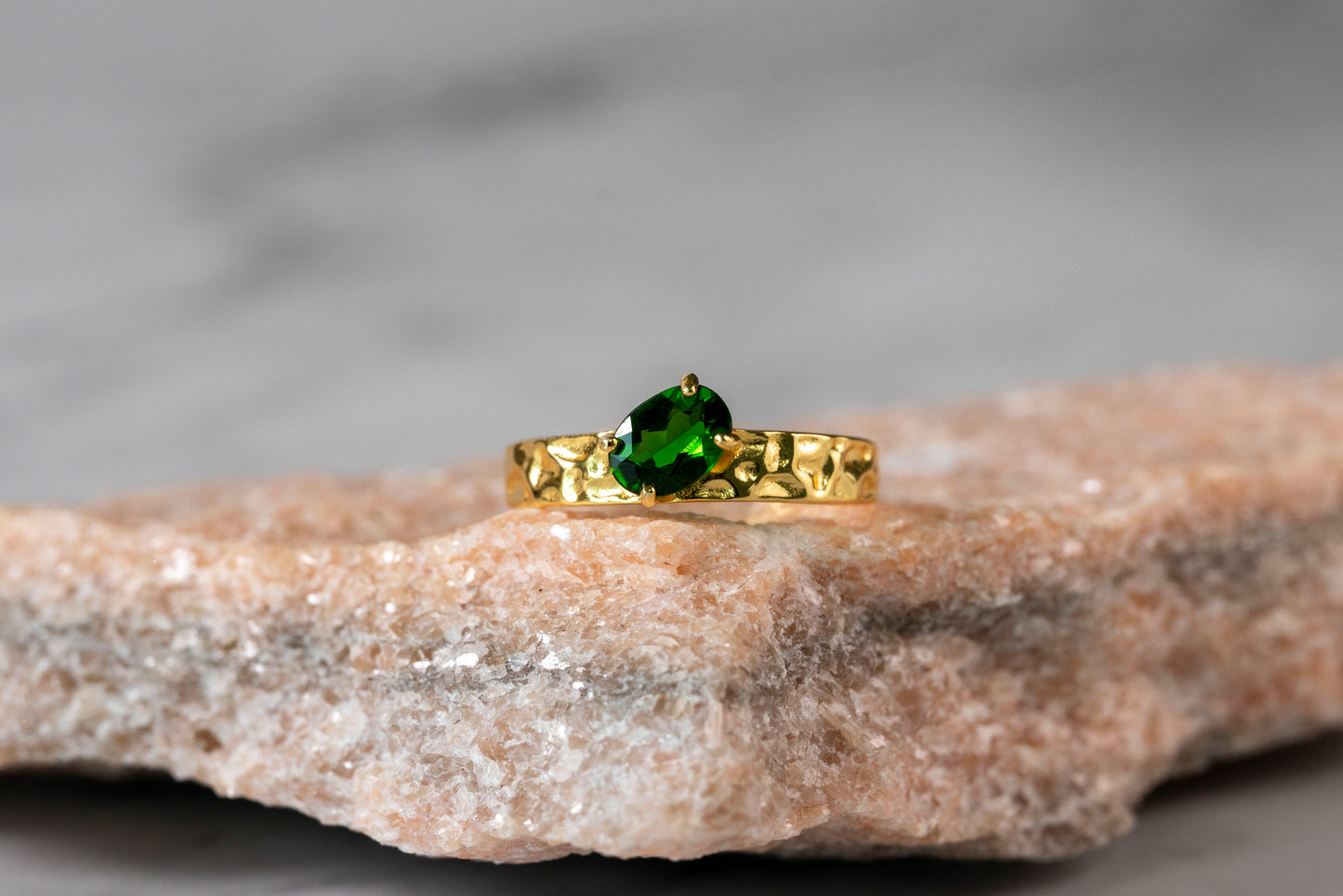 Artisanal Diopside Solitaire in Faceted 18K Gold Band