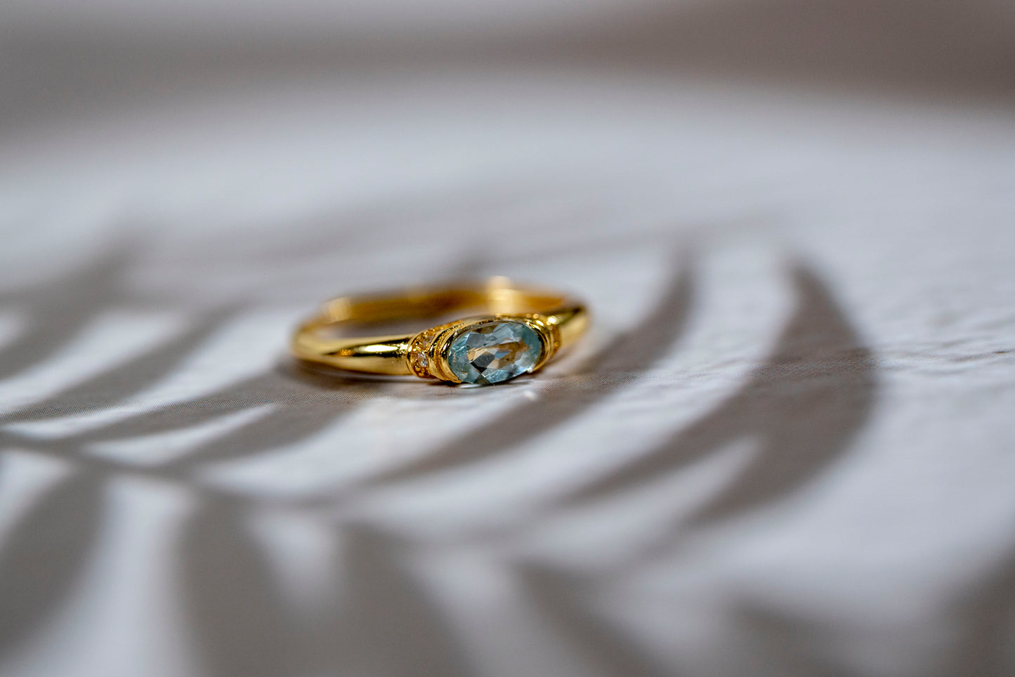 Ocean's Whisper Oval Aquamarine Ring in 18k Gold